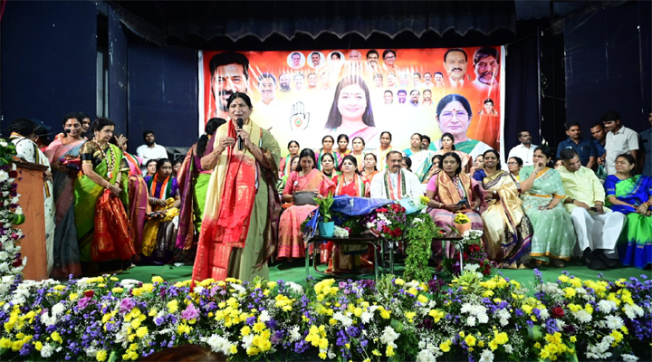 బాధ్యతలు స్వీకరించిన ఎర్రబెల్లి స్వర్ణ