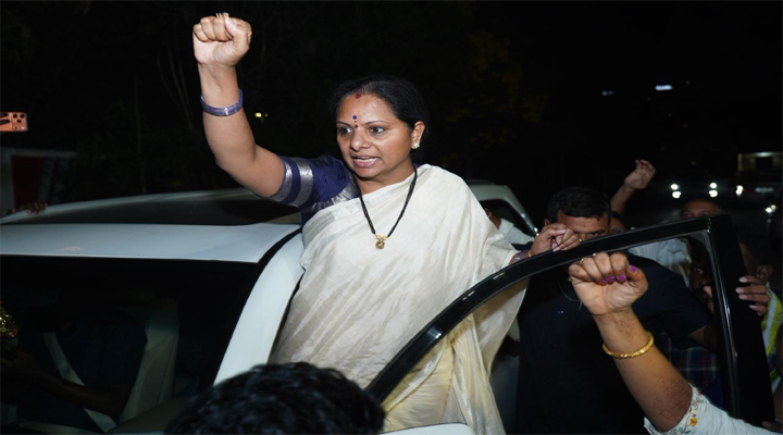 కల్వకుంట్ల కవిత అరెస్ట్