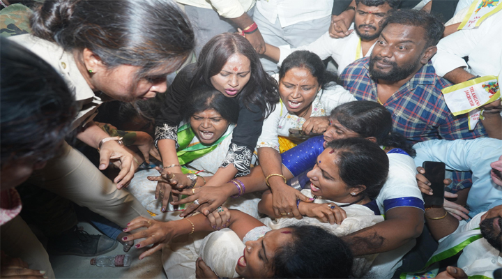 కల్వకుంట్ల కవిత అరెస్ట్