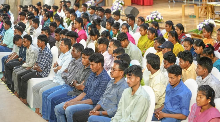 భారీగా మావోల లొంగుబాటు..మరి గణపతి?